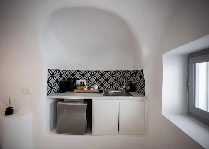 Three Domes - An Iconic Collection イア