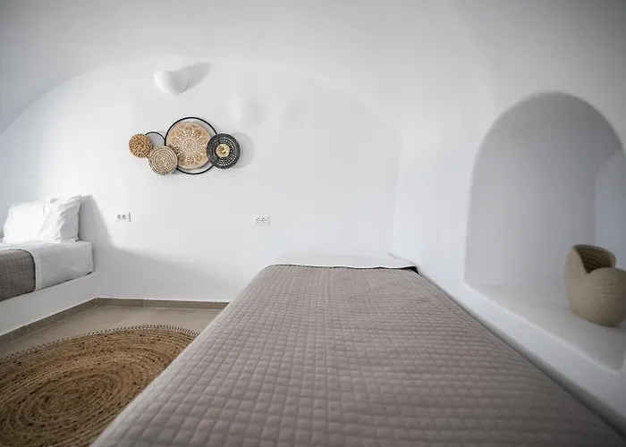 Three Domes - An Iconic Collection * Oia (Santorini)