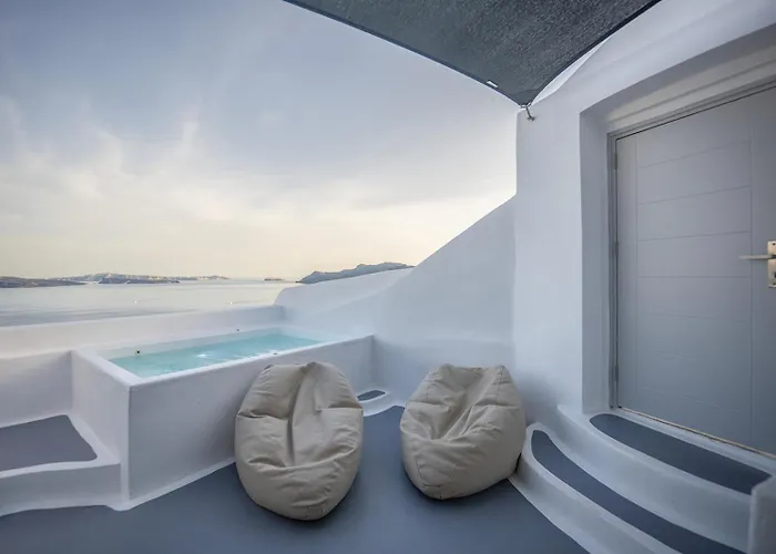 Three Domes - An Iconic Collection * Oia (Santorini)