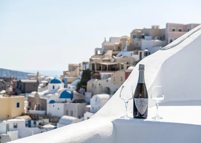 Three Domes - An Iconic Collection * Oia (Santorini)