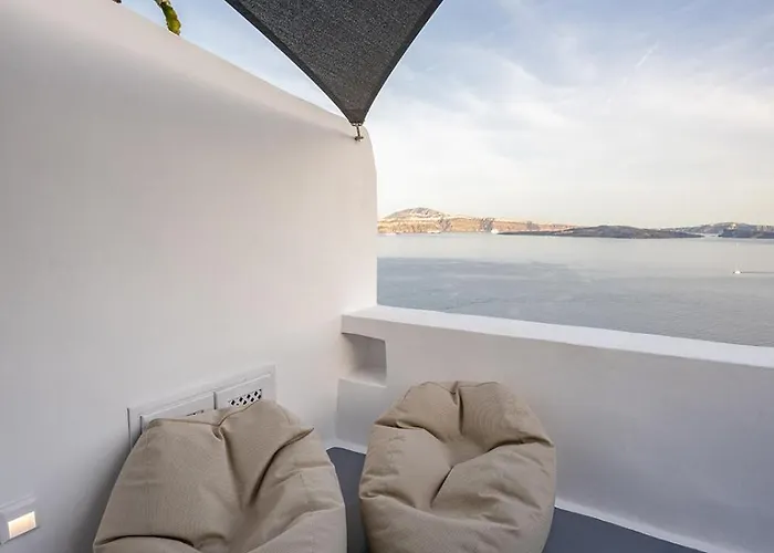 Three Domes - An Iconic Collection * Oia (Santorini)