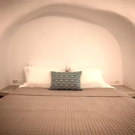 Three Domes - An Iconic Collection Oia (Santorini)
