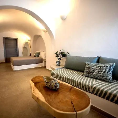 Three Domes - An Iconic Collection Apartment Oia (Santorini)
