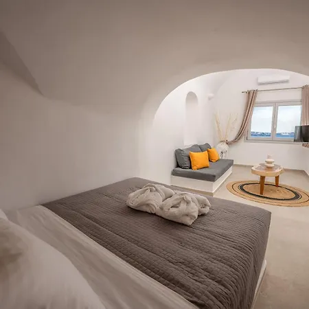 Three Domes - An Iconic Collection Oia