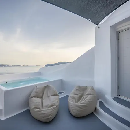 Three Domes - An Iconic Collection * Oia (Santorini)