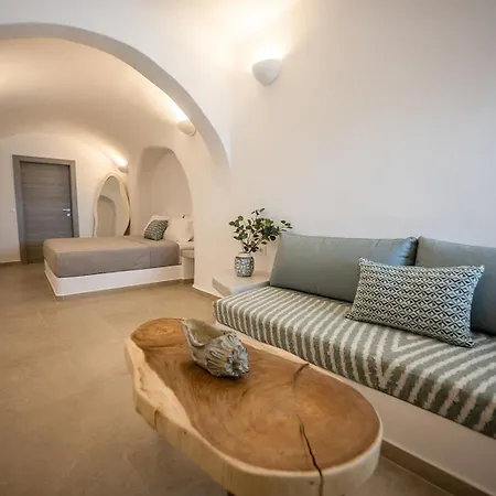 Three Domes - An Iconic Collection * Oia (Santorini)