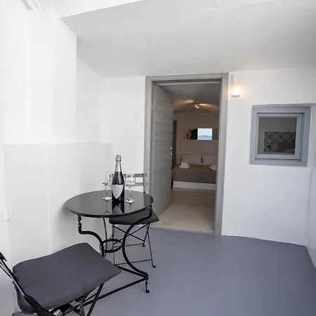 Three Domes - An Iconic Collection * 伊亚