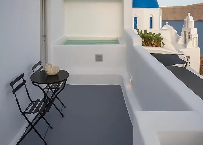 Three Domes - An Iconic Collection * Oia