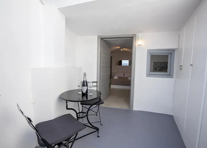 Three Domes - An Iconic Collection * Oia