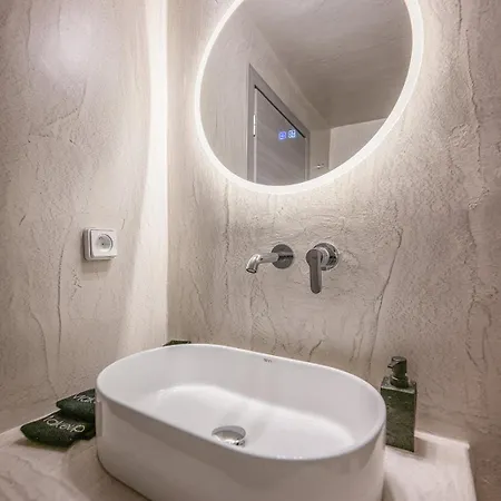 Three Domes - An Iconic Collection * Oia