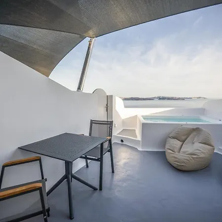 Three Domes - An Iconic Collection * Oia