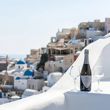 Three Domes - An Iconic Collection * Oia