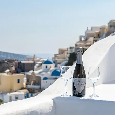 Three Domes - An Iconic Collection Daire Oia