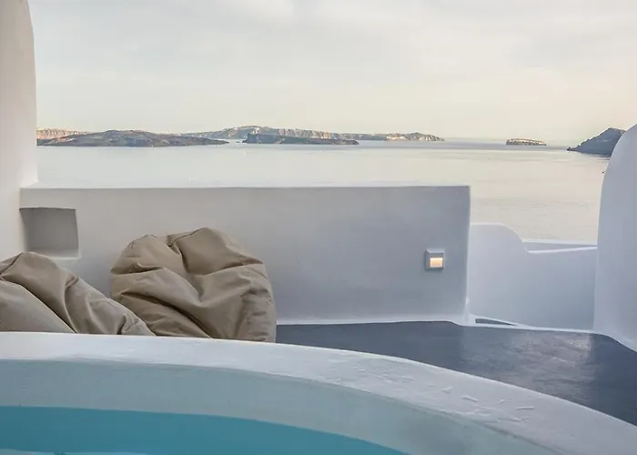 Three Domes - An Iconic Collection Daire Oia