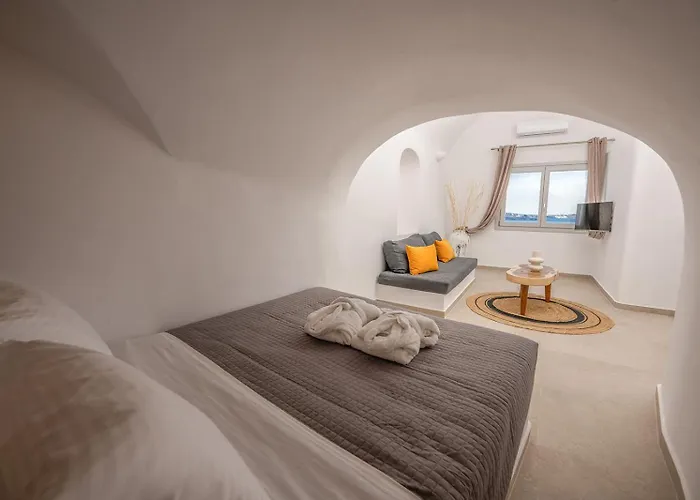 Three Domes - An Iconic Collection Ия